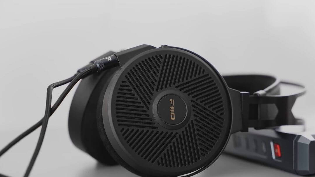 FiiO FT5 Review: Planar Headphones, but they sound like Sony!